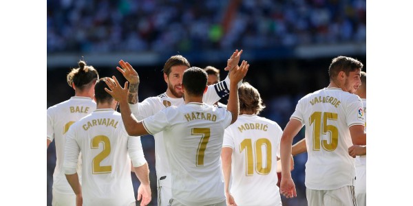 Real Madryt ponownie używa różowej koszulki